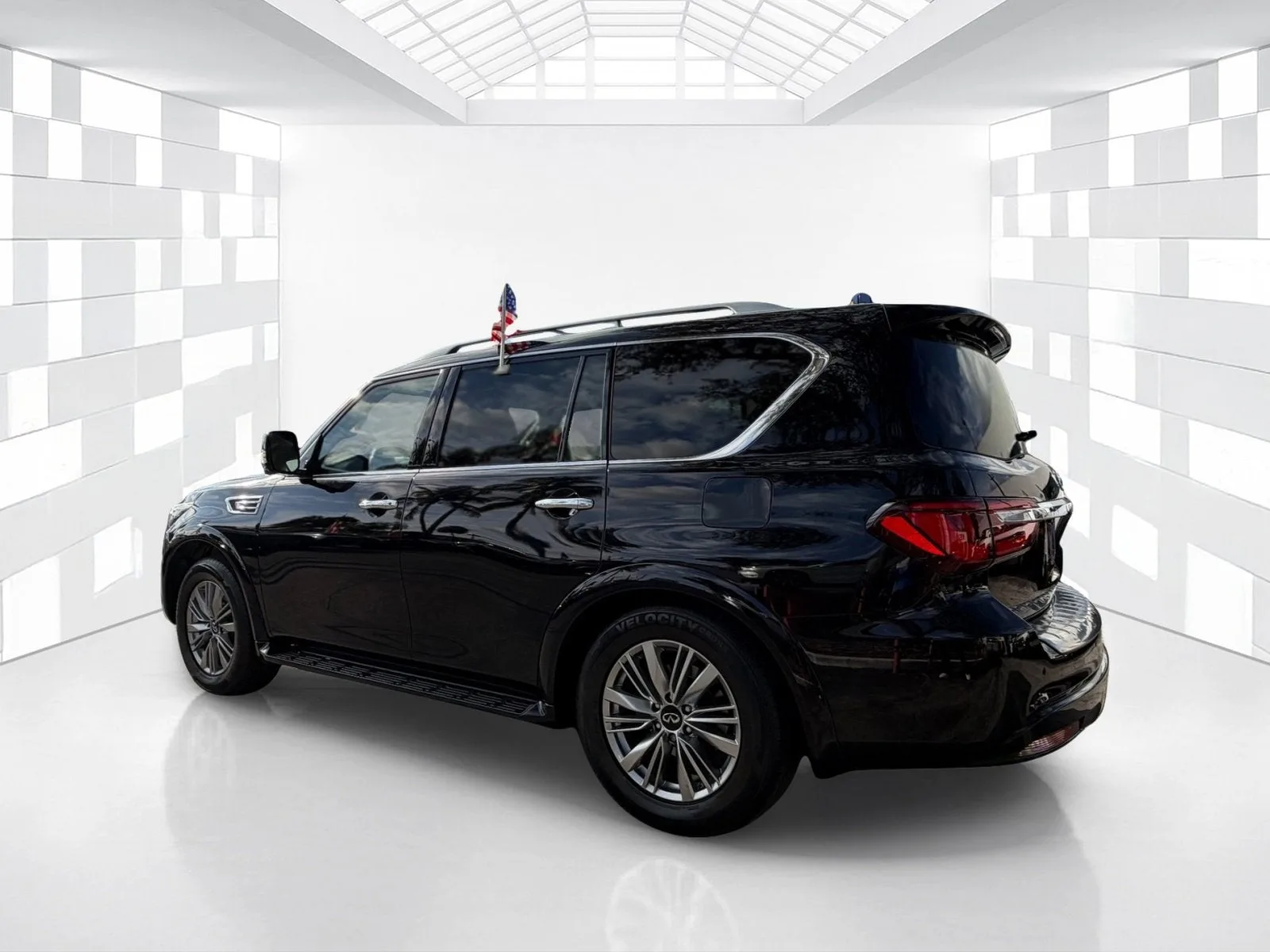 2021 INFINITI QX80 LUXE photo 5