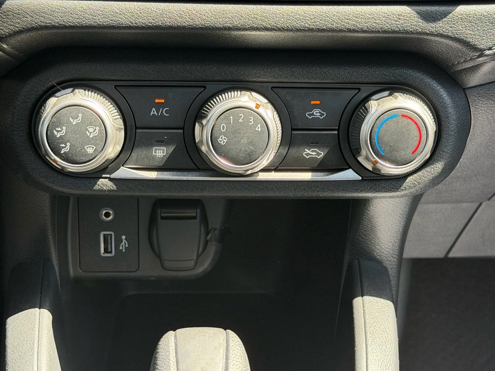 2025 Nissan Versa S photo 17