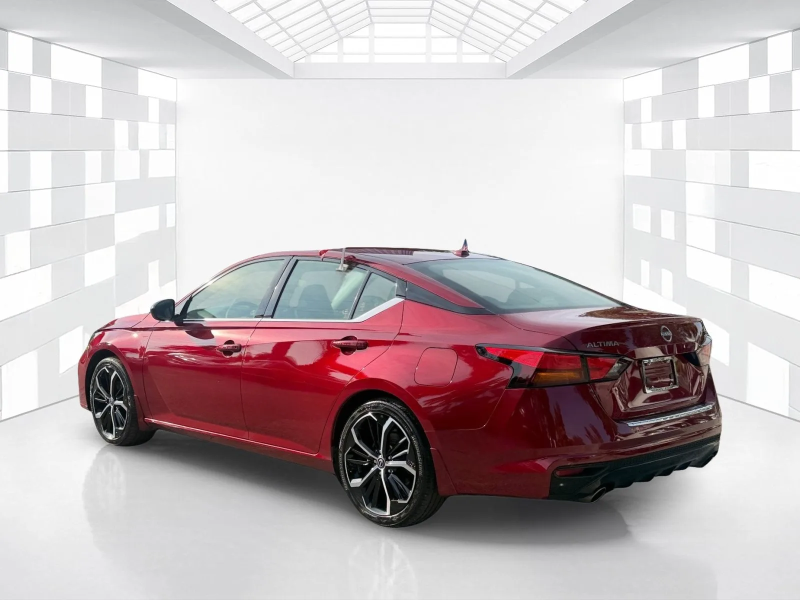 2023 Nissan Altima SR photo 5