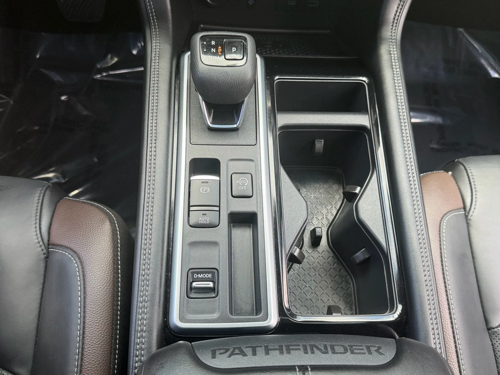 2025 Nissan Pathfinder Platinum photo 29