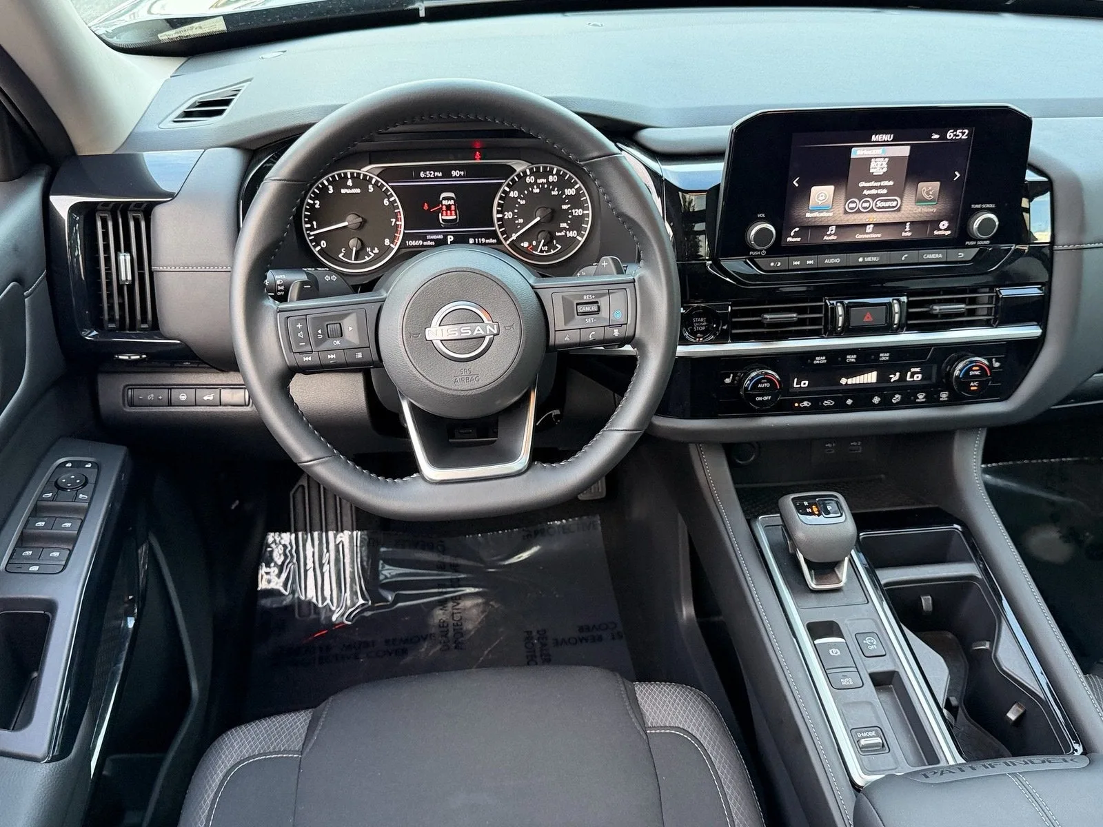 2025 Nissan Pathfinder SV photo 14