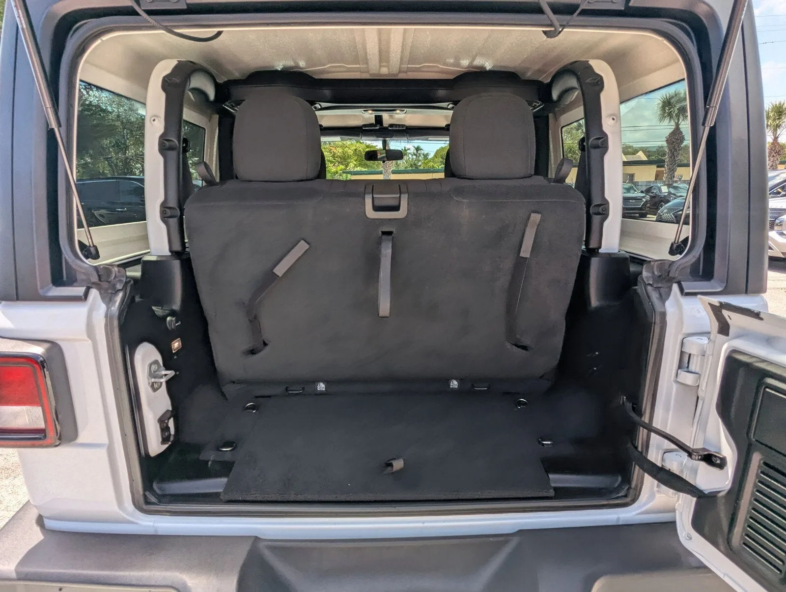 2022 Jeep Wrangler Willys photo 15