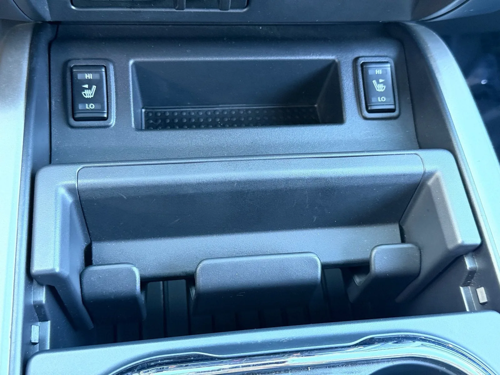 2024 Nissan Titan XD Crew Cab SV photo 27