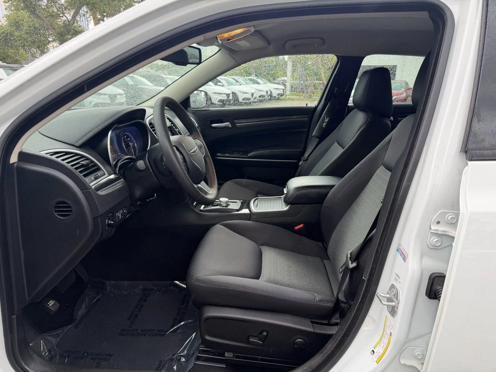 2022 Chrysler 300 Touring photo 10