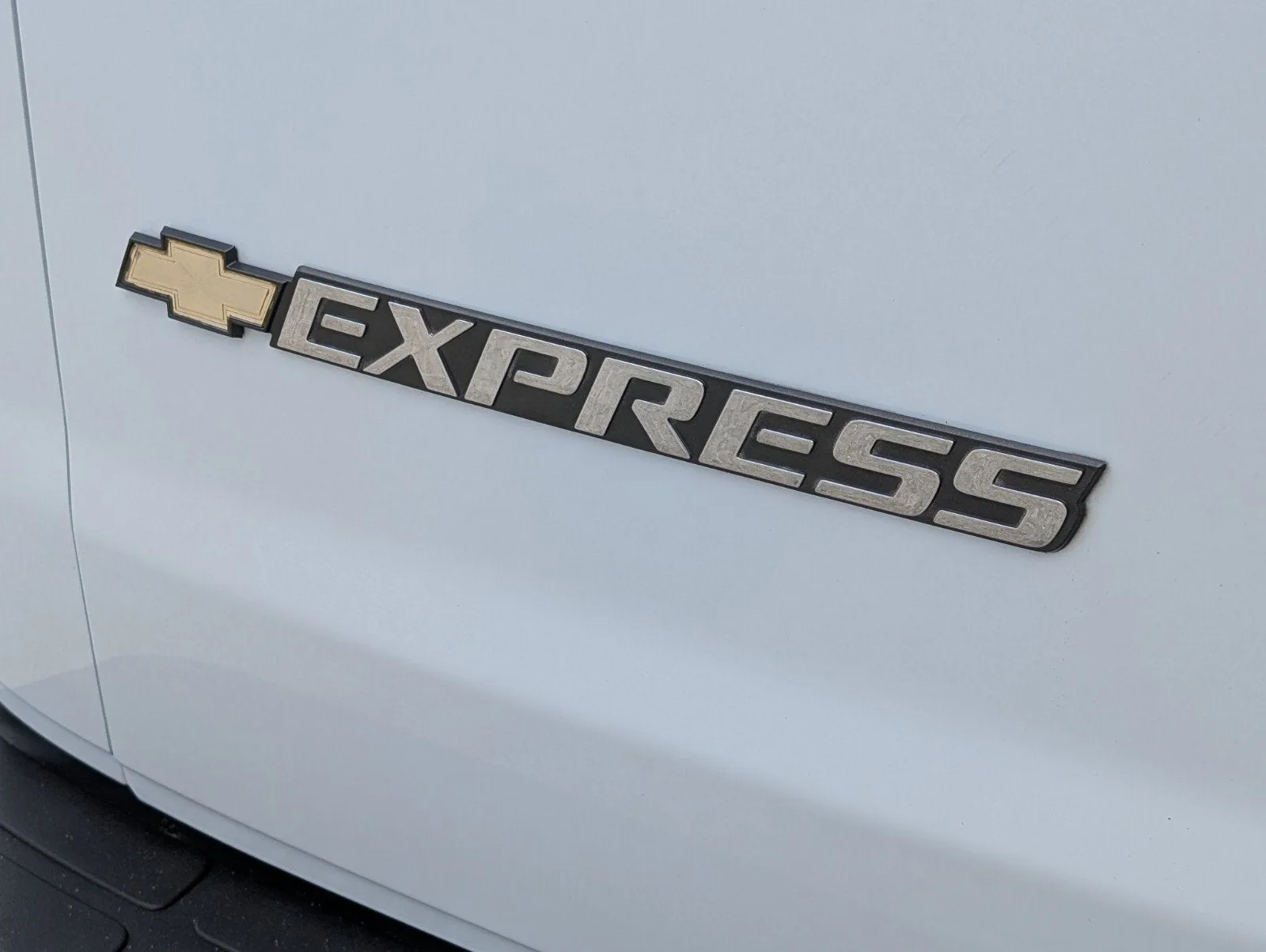 2023 Chevrolet Express Passenger LS photo 12