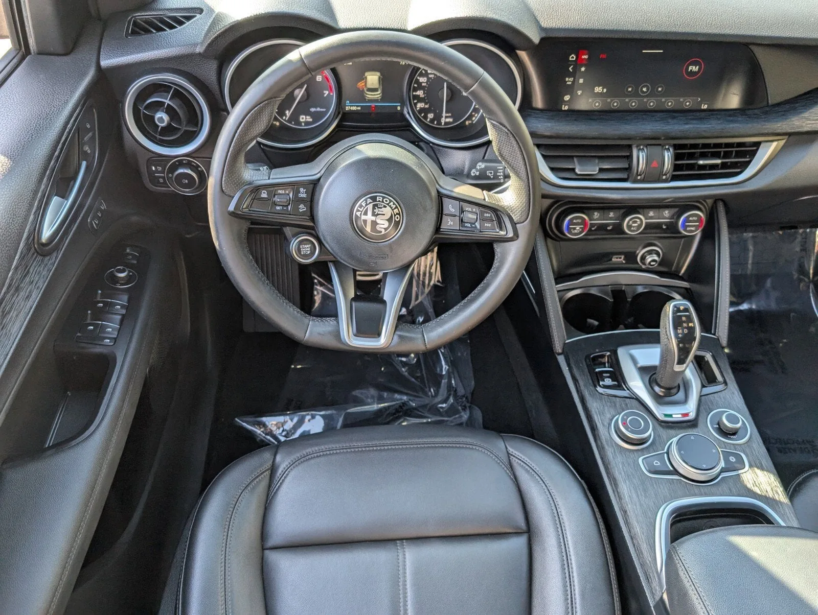 2023 Alfa Romeo Stelvio Sprint photo 11