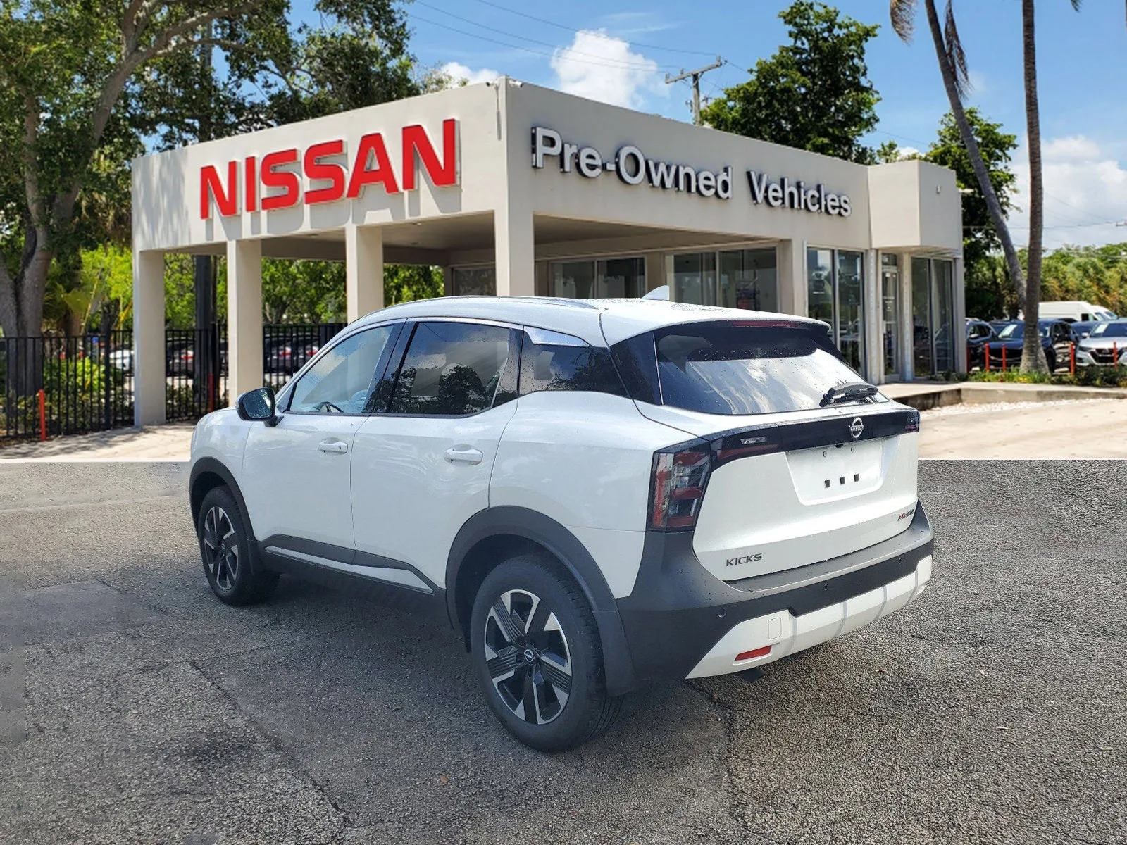 2025 Nissan Kicks SR photo 6