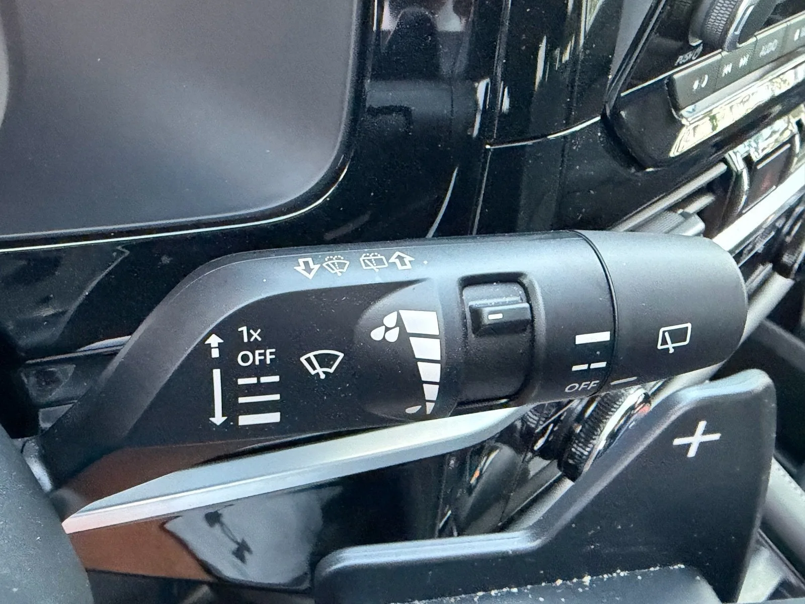 2025 Nissan Pathfinder SV photo 32