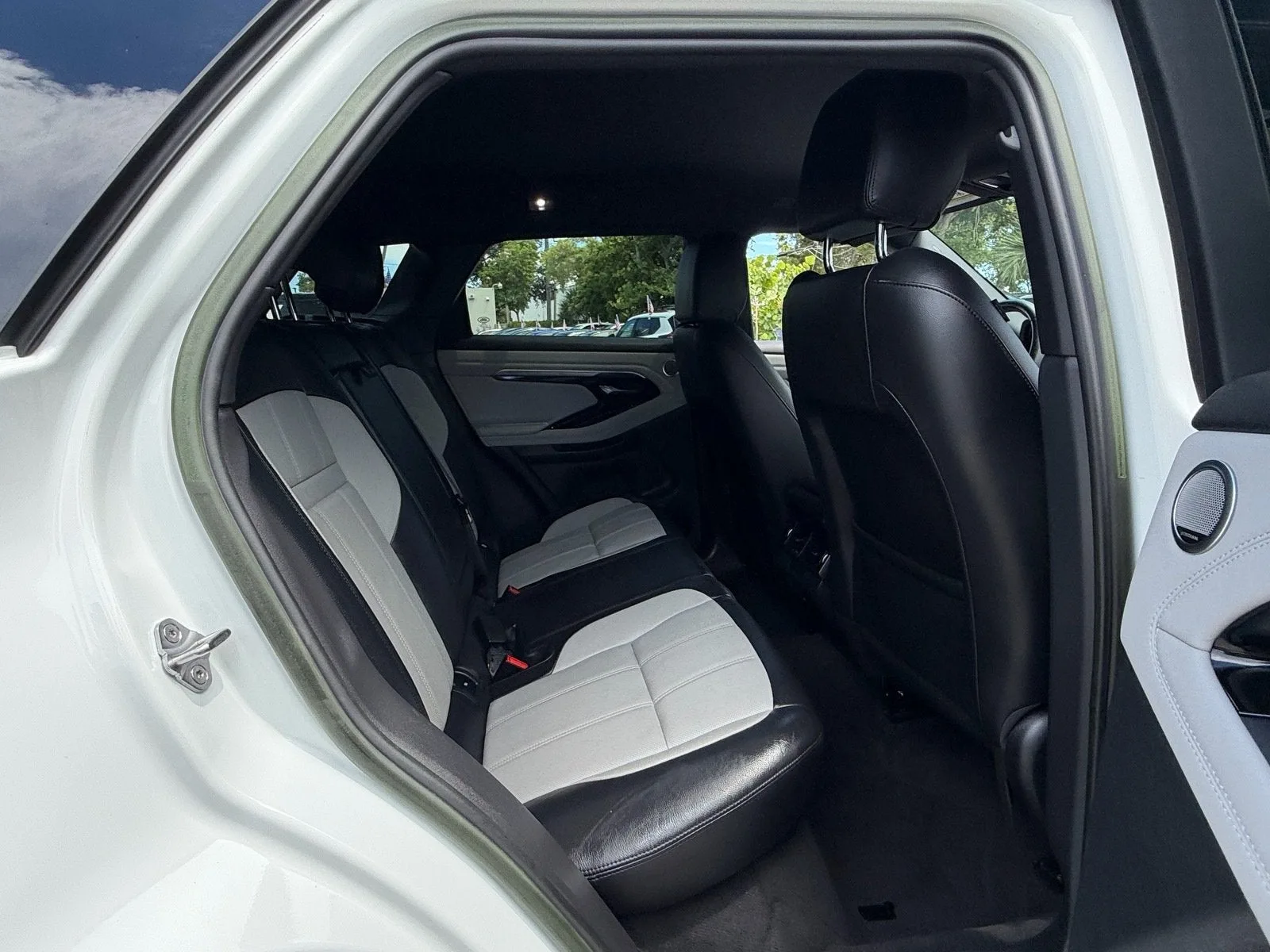 2023 Land Rover Range Rover Evoque R-Dynamic SE photo 16