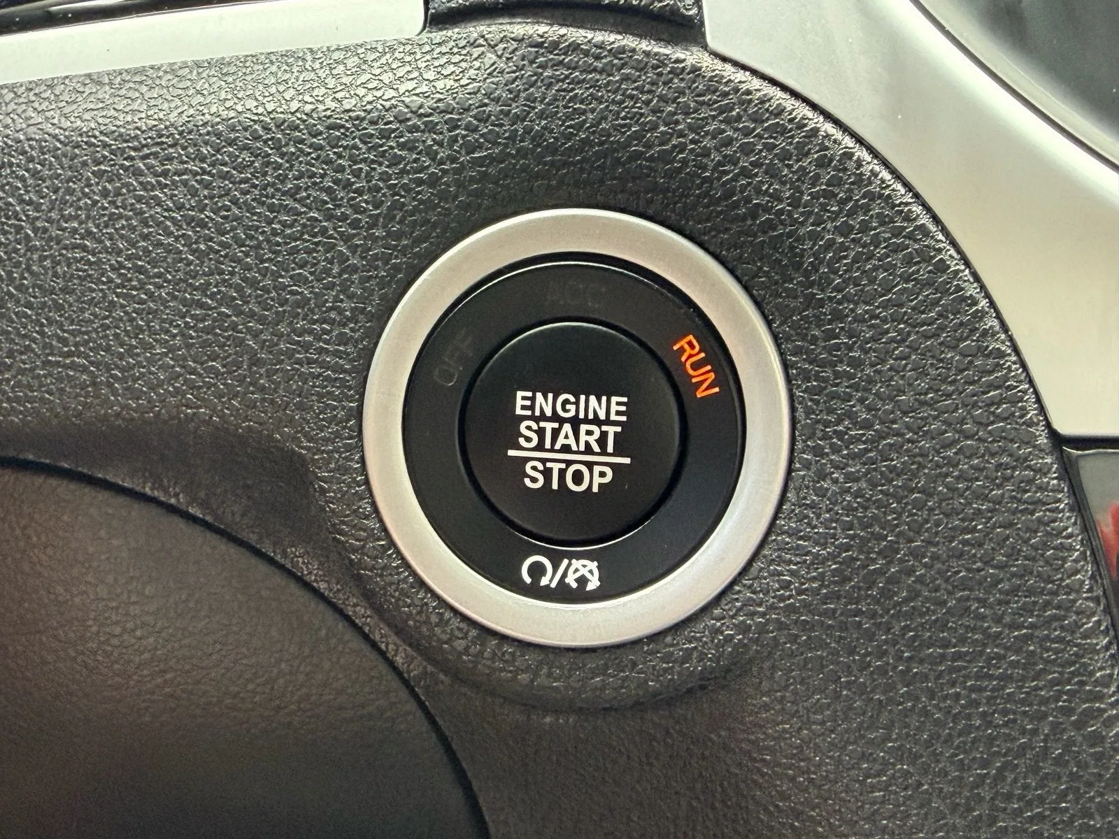 2023 Chrysler 300 Touring photo 28