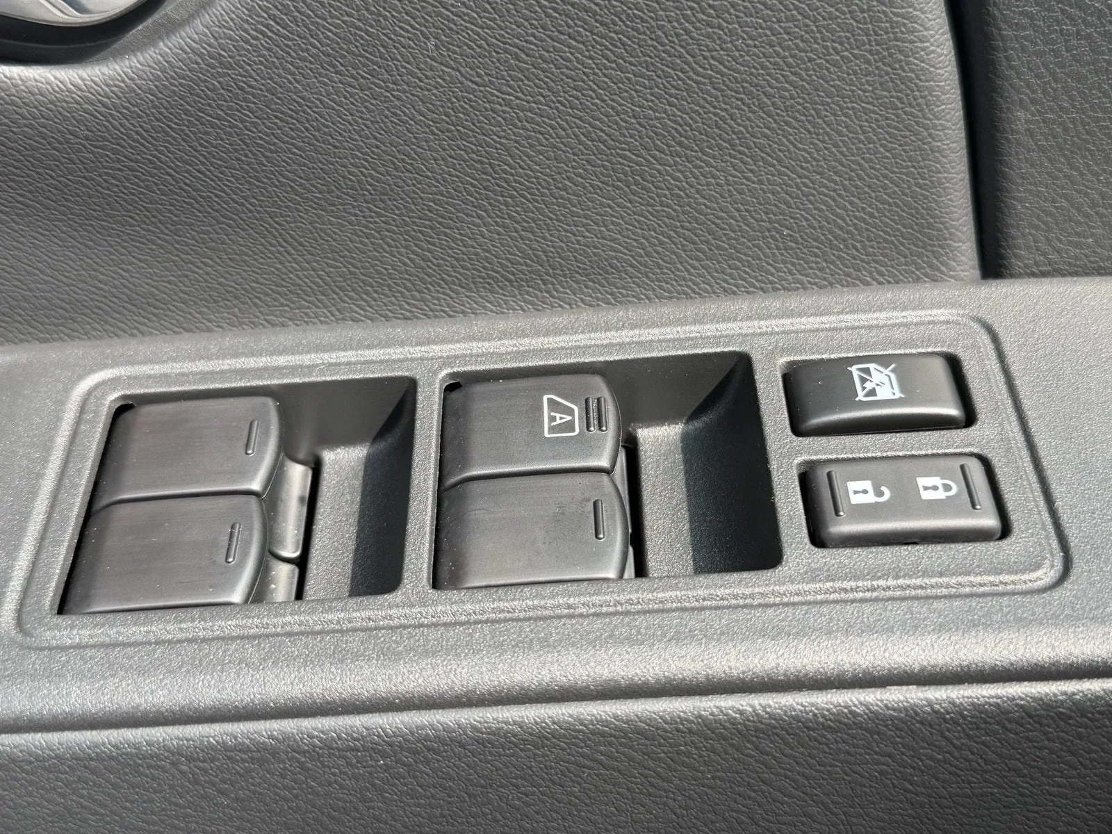 2025 Nissan Frontier Crew Cab PRO-4X® photo 23
