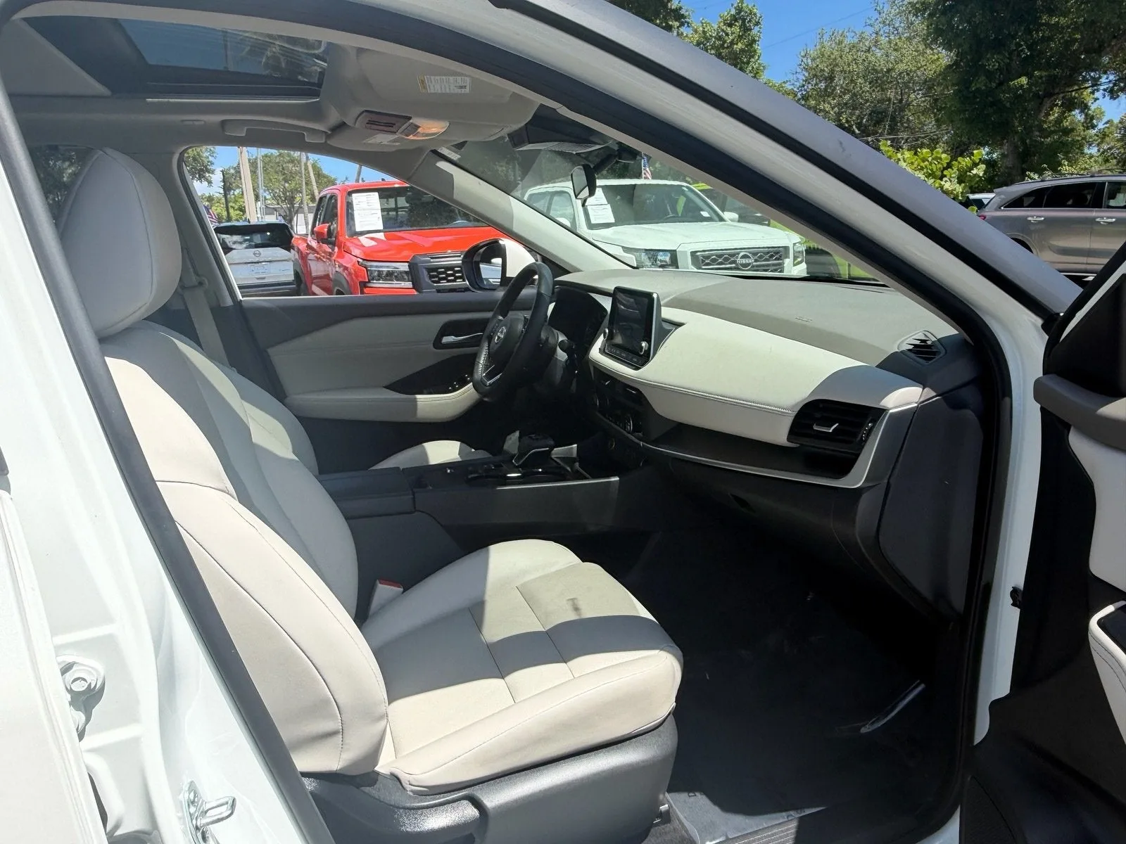 2023 Nissan Rogue SV photo 18