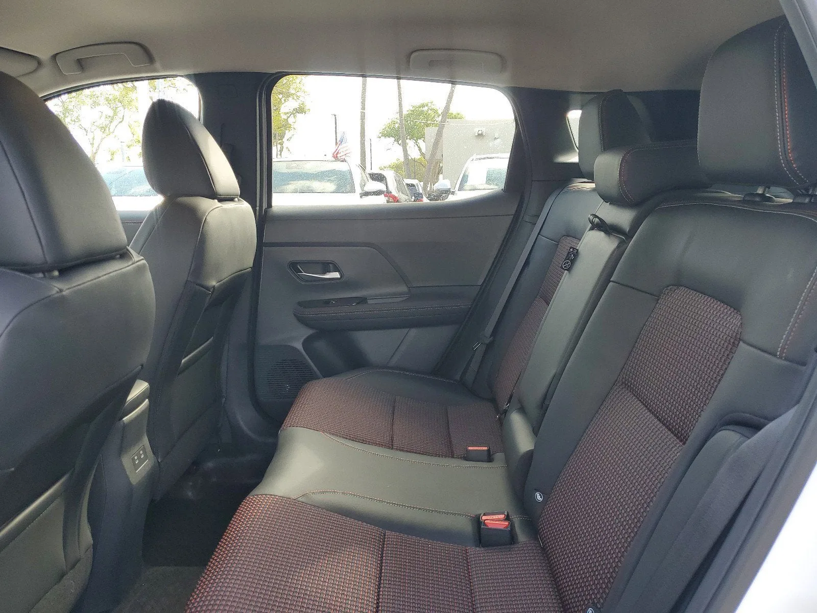 2025 Nissan Kicks SR photo 12