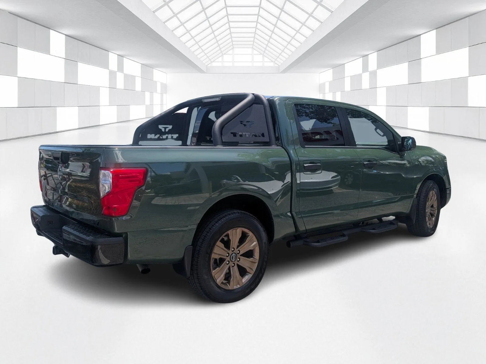 2024 Nissan Titan Crew Cab SV photo 7