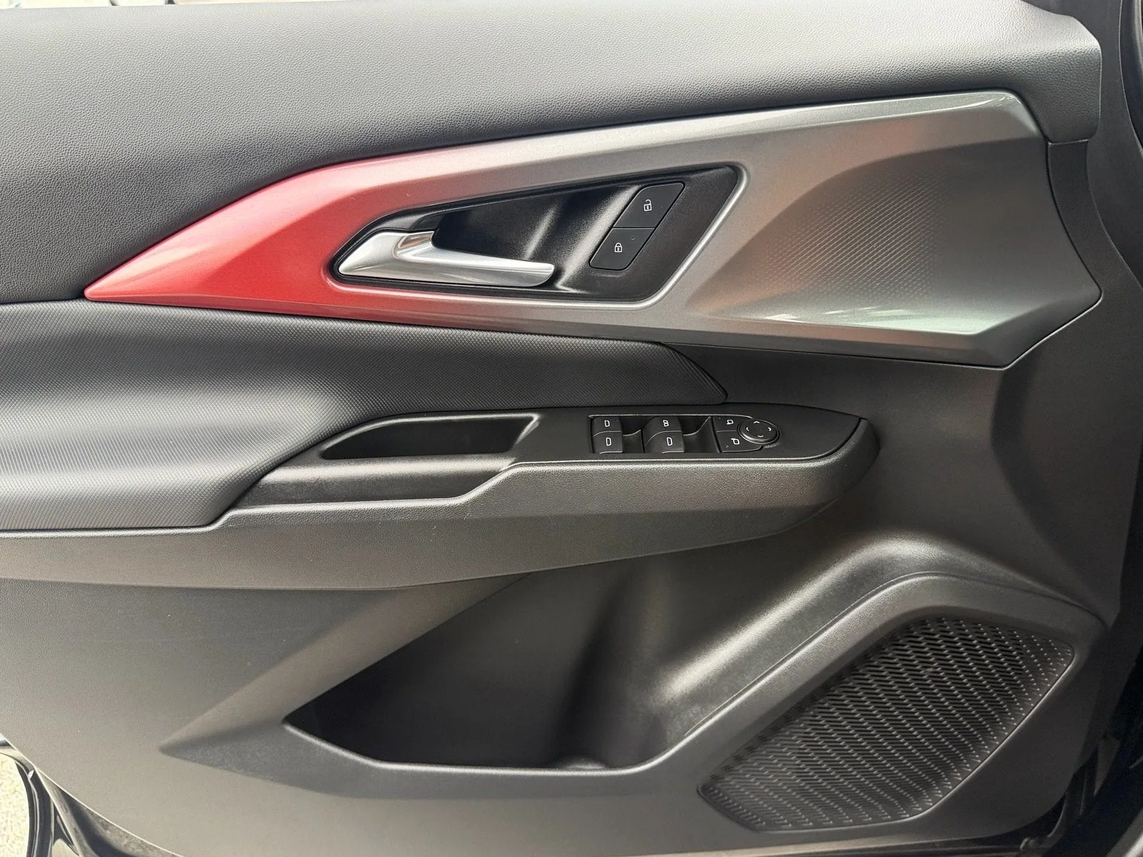 2024 Chevrolet Equinox EV RS photo 33