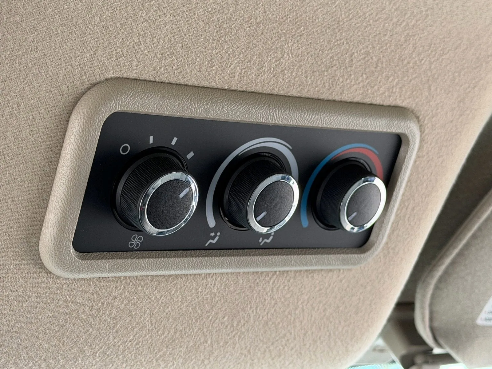 2025 Chevrolet Express Passenger LT photo 20