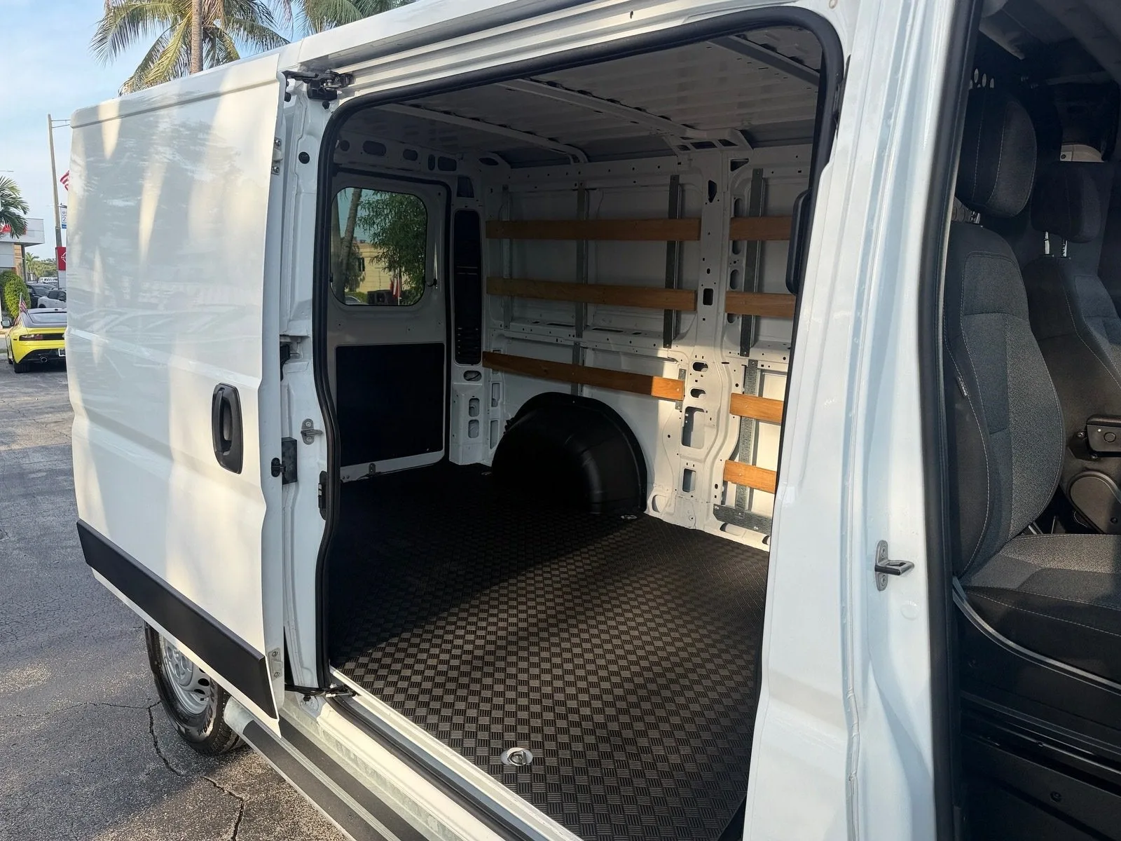 2025 RAM ProMaster Cargo Van Tradesman photo 14