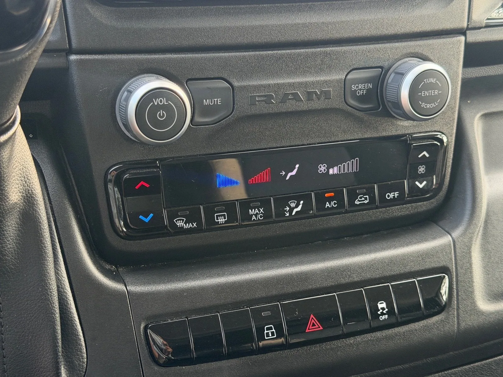 2025 RAM ProMaster Cargo Van Tradesman photo 25