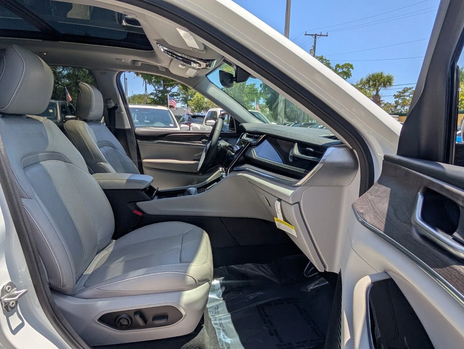 2022 Jeep Grand Cherokee 4xe Overland photo 19