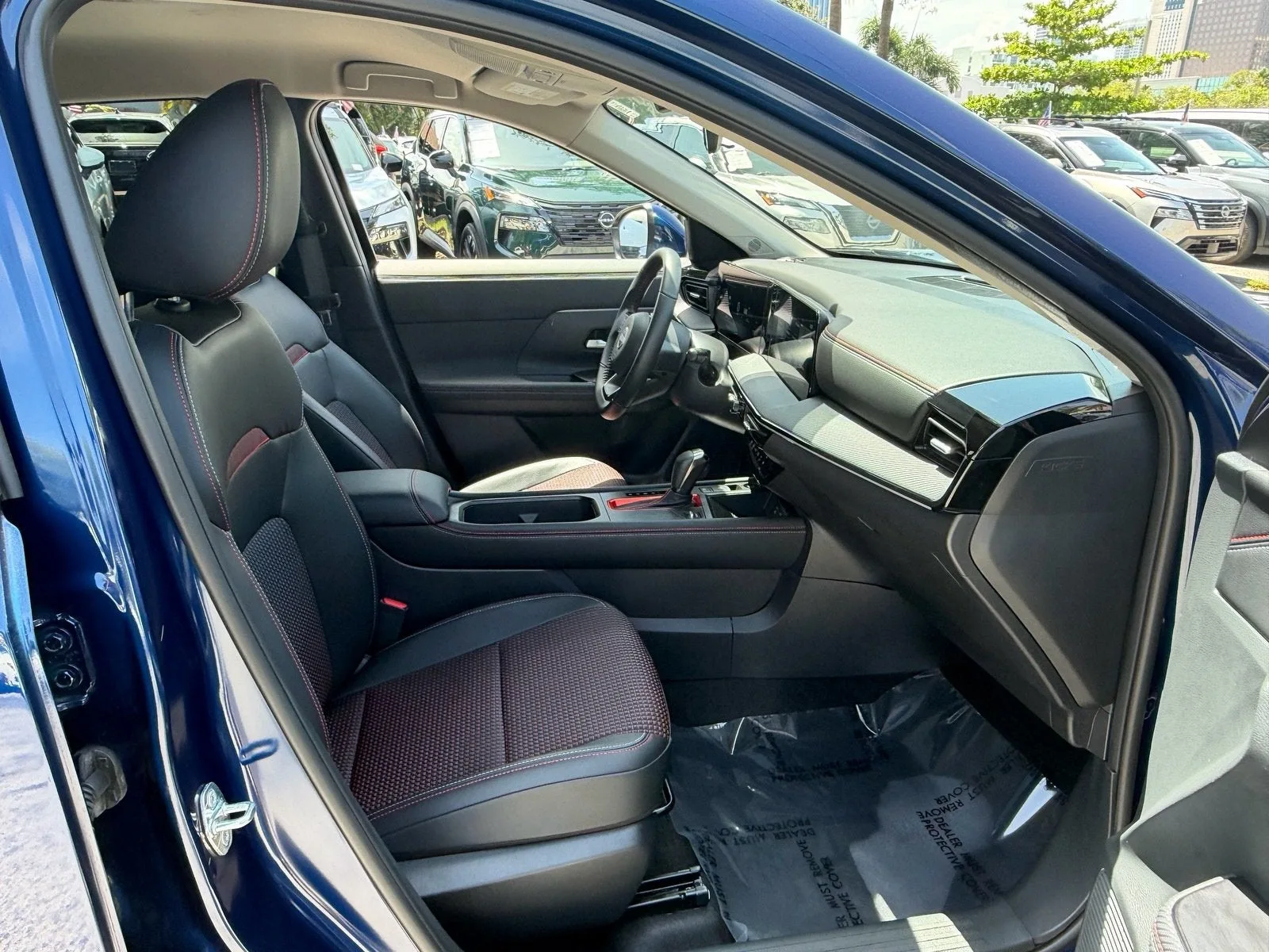 2025 Nissan Kicks SR photo 16