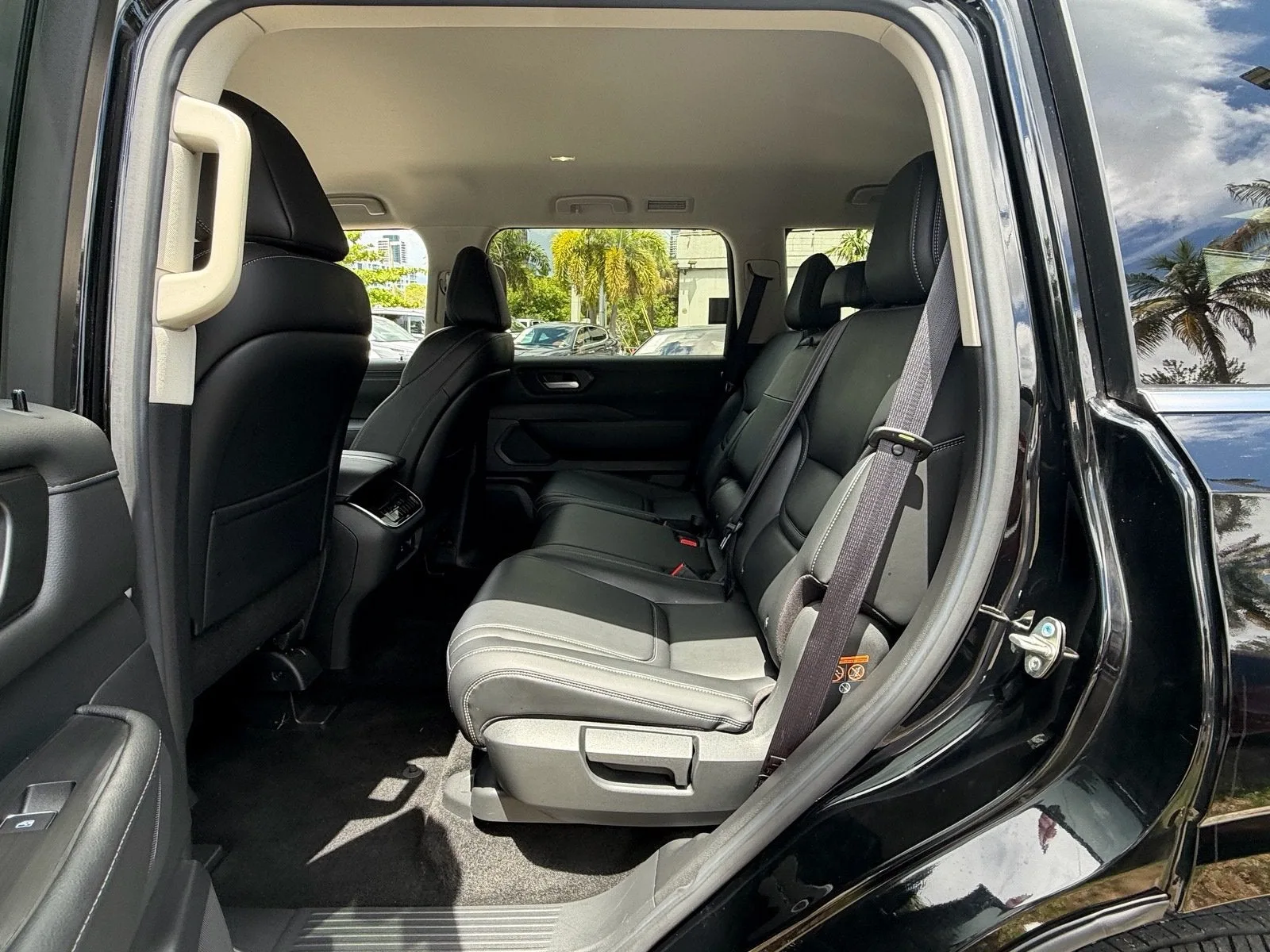 2026 Nissan Armada SV photo 11