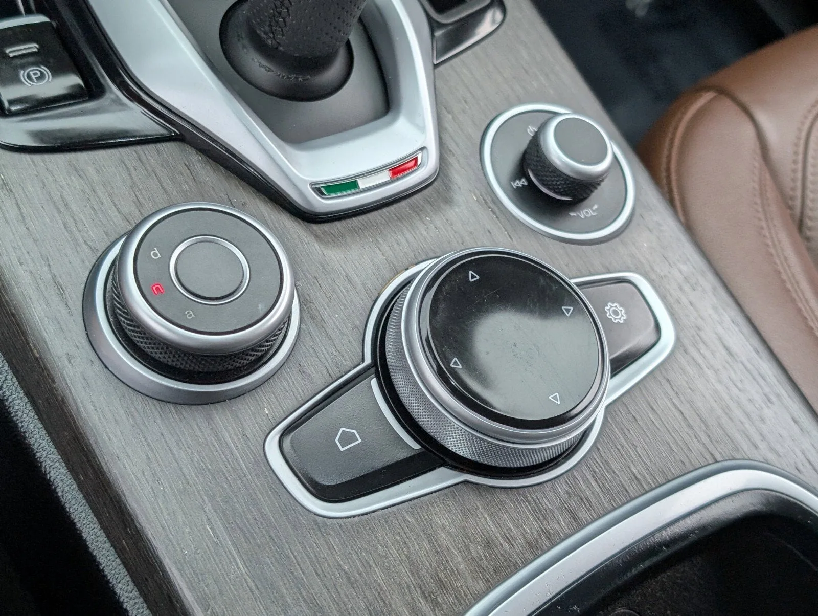 2023 Alfa Romeo Stelvio Ti photo 31