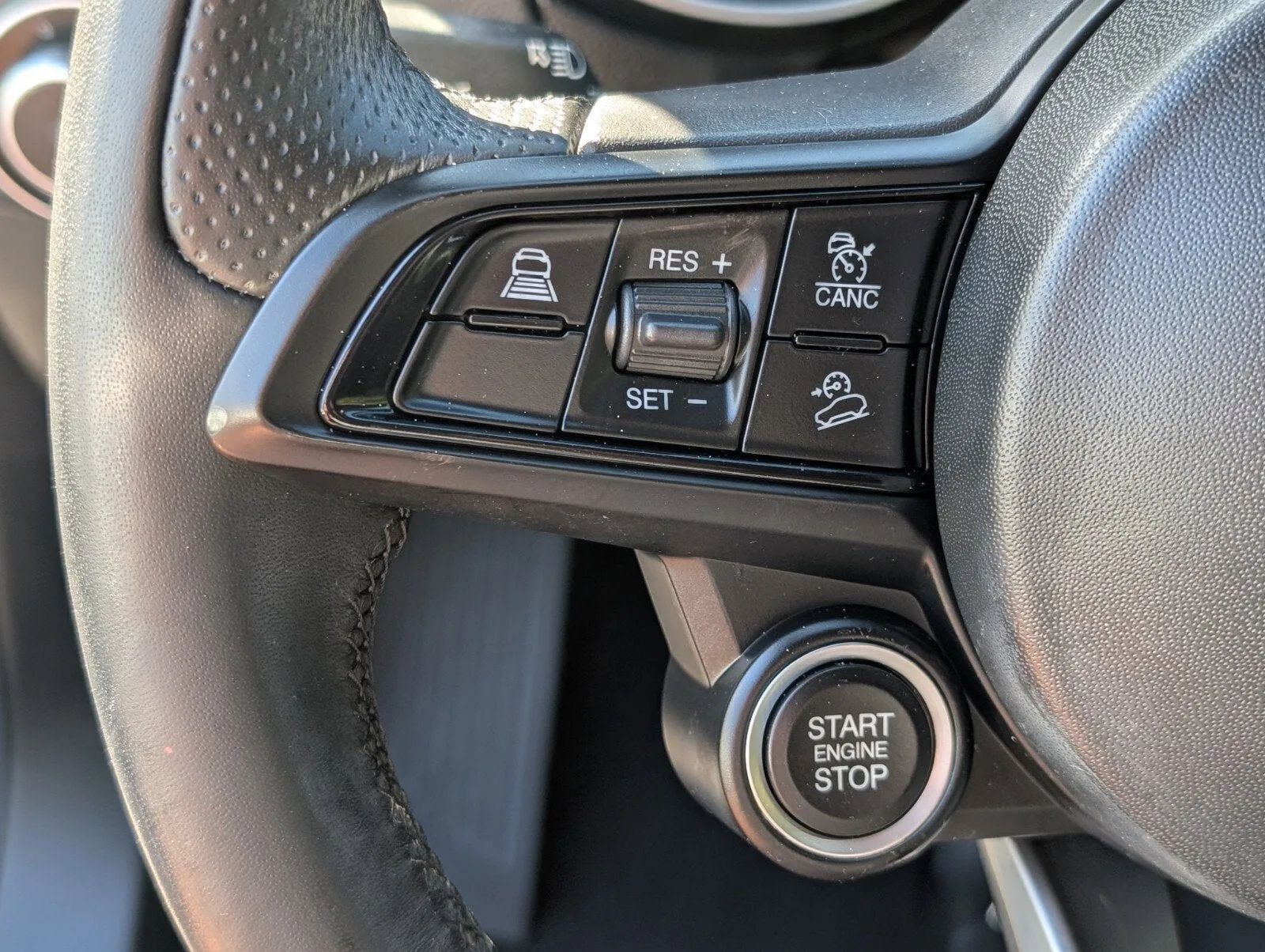 2023 Alfa Romeo Stelvio Sprint photo 32