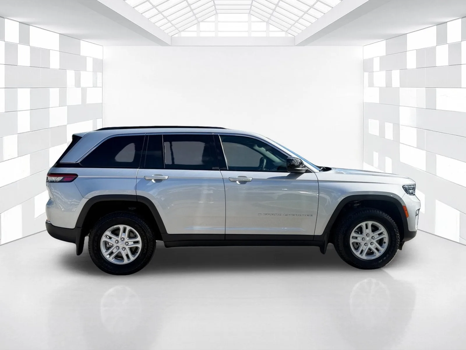 2025 Jeep Grand Cherokee Laredo photo 8