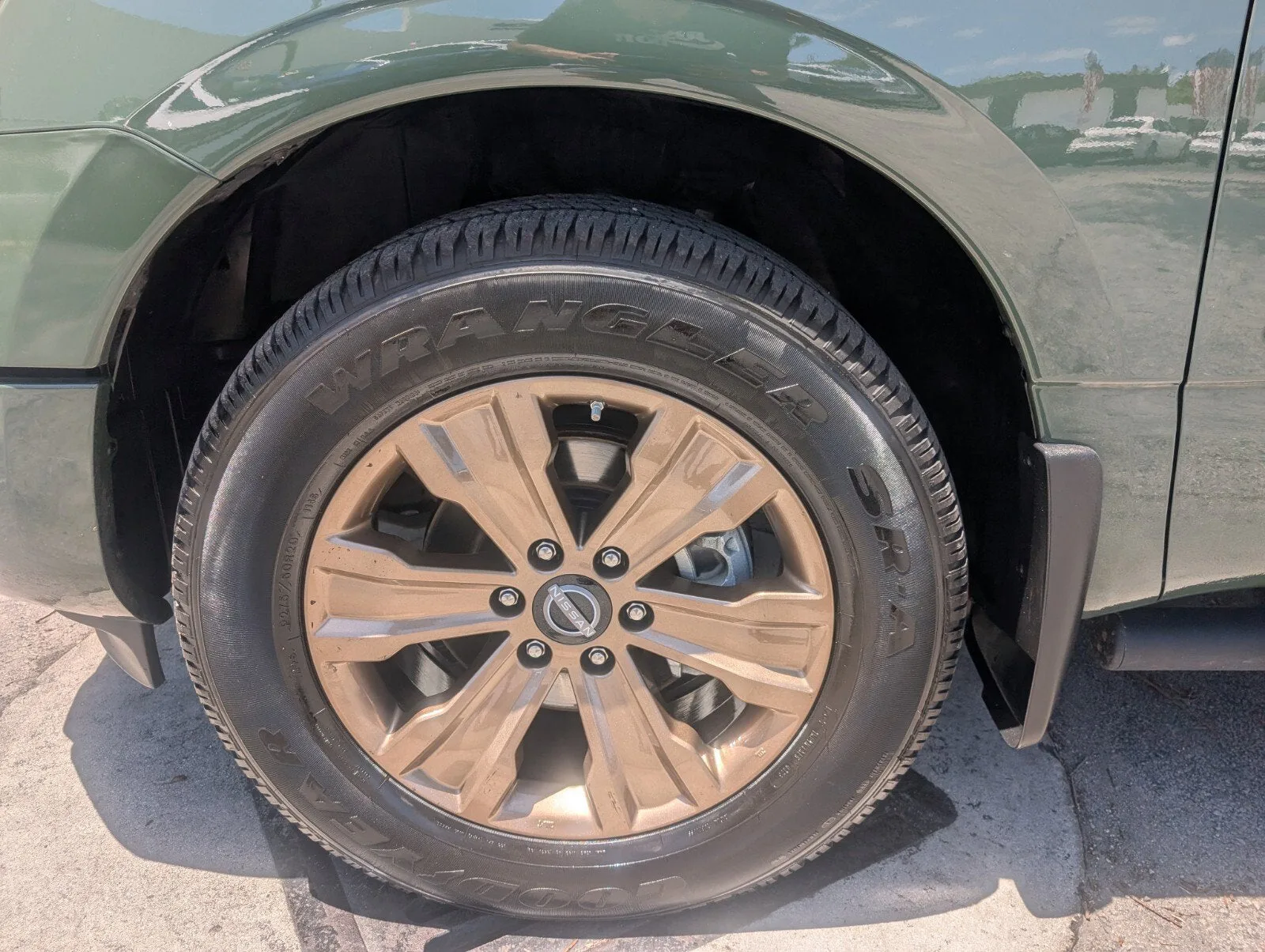 2024 Nissan Titan Crew Cab SV photo 18