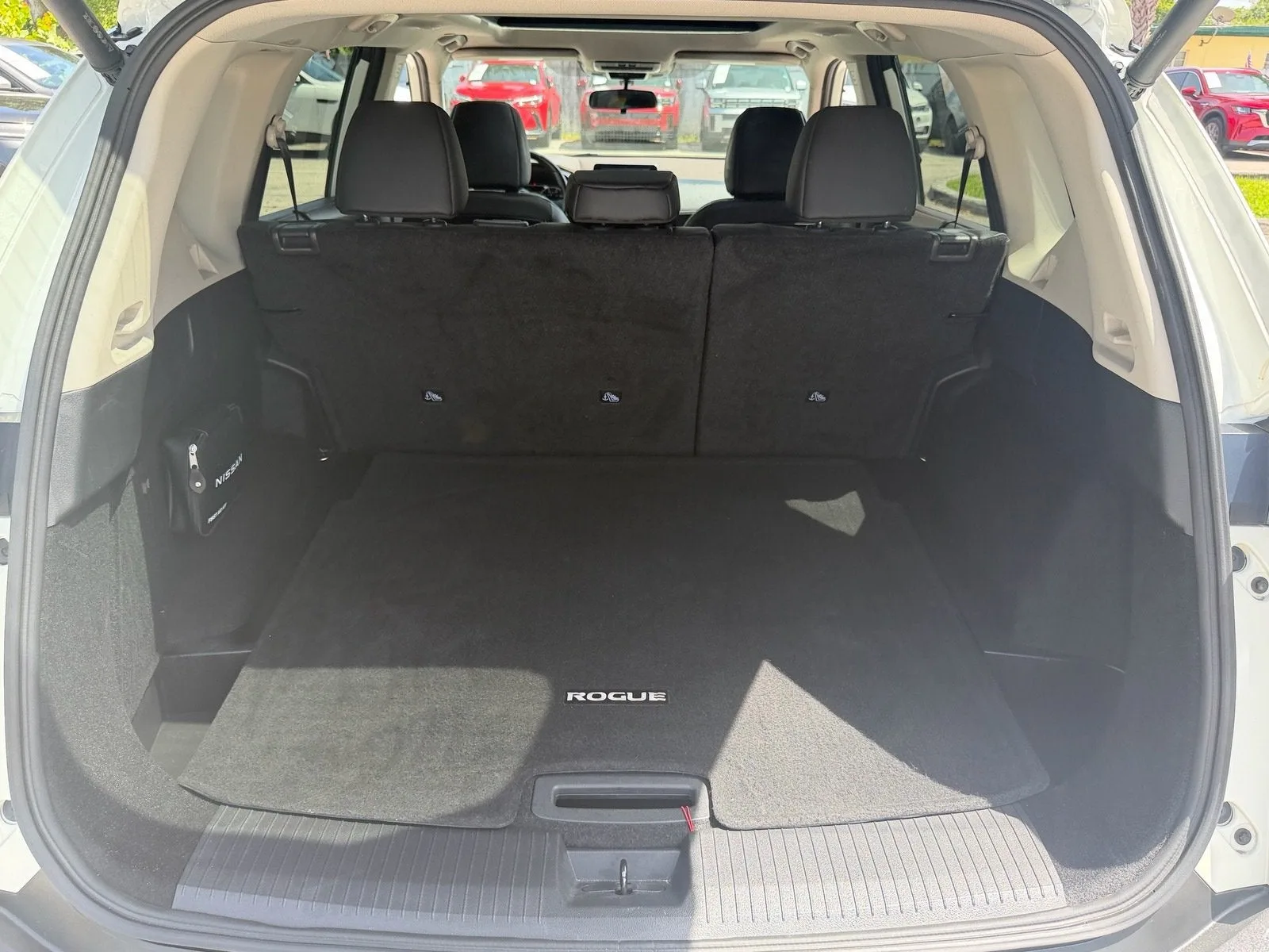 2023 Nissan Rogue SV photo 13