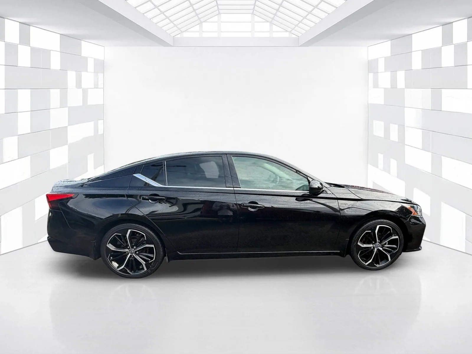 2024 Nissan Altima SR photo 8