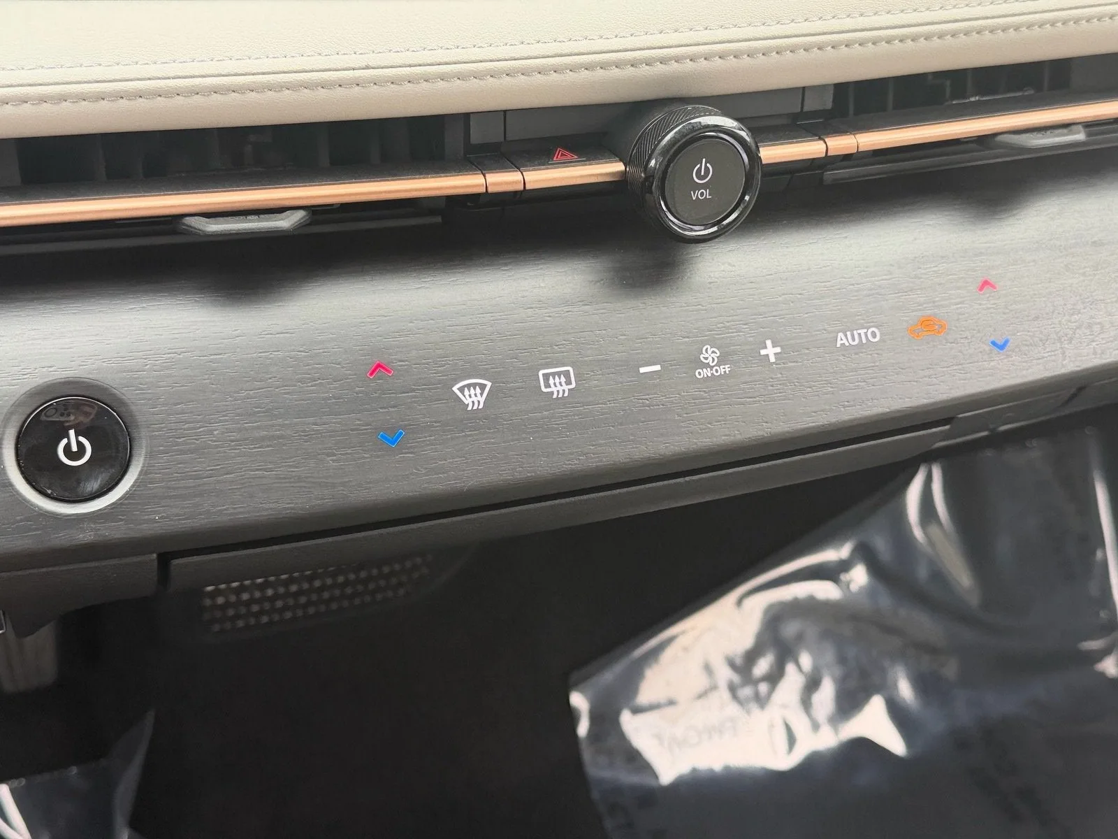 2025 Nissan ARIYA ENGAGE photo 24