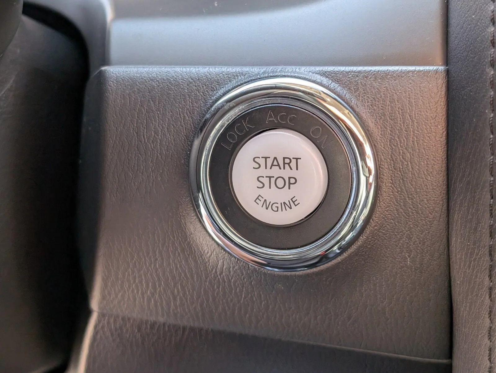 2024 Nissan Armada SV photo 30