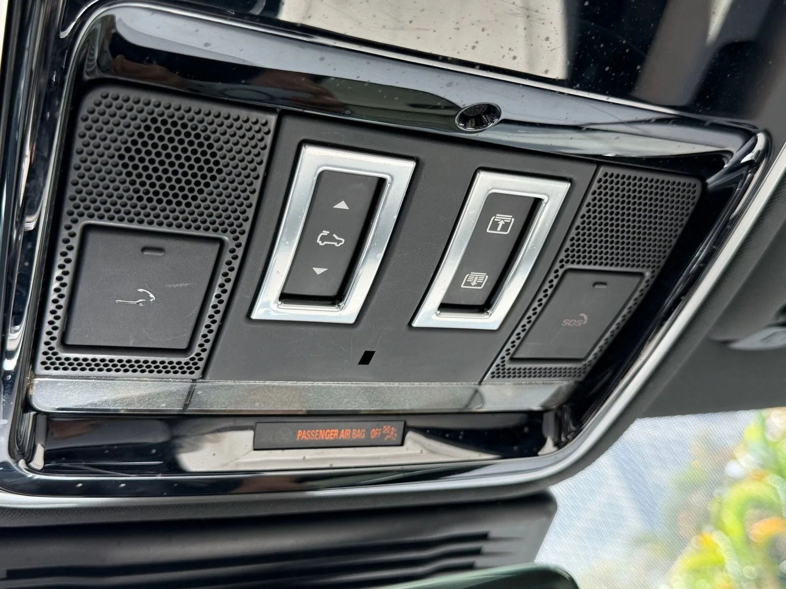 2022 Land Rover Range Rover Velar R-Dynamic S photo 30
