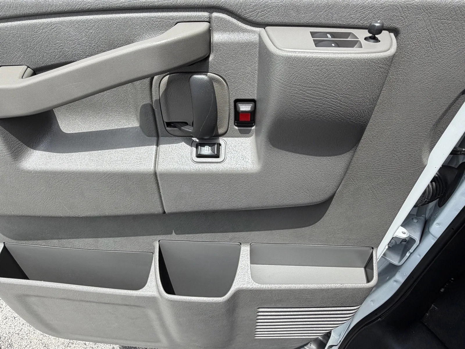 2025 Chevrolet Express Passenger LT photo 30