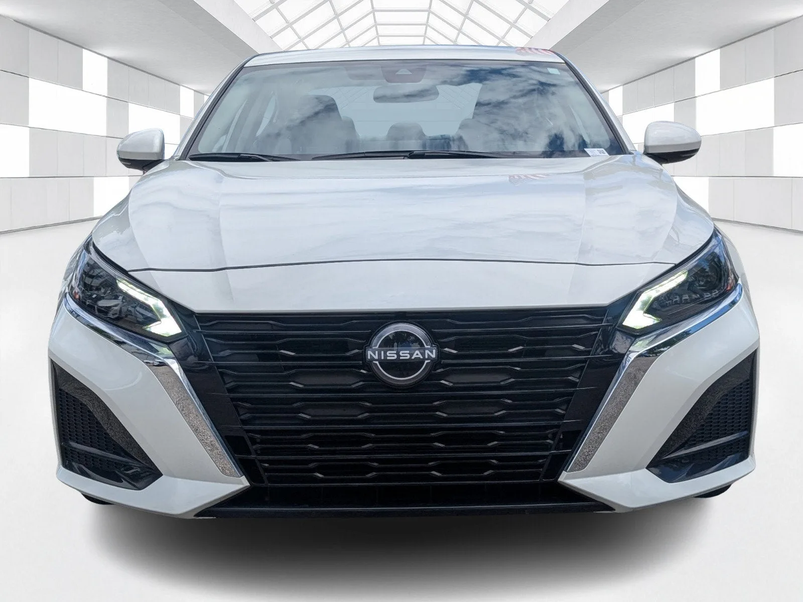 2025 Nissan Altima SL photo 2