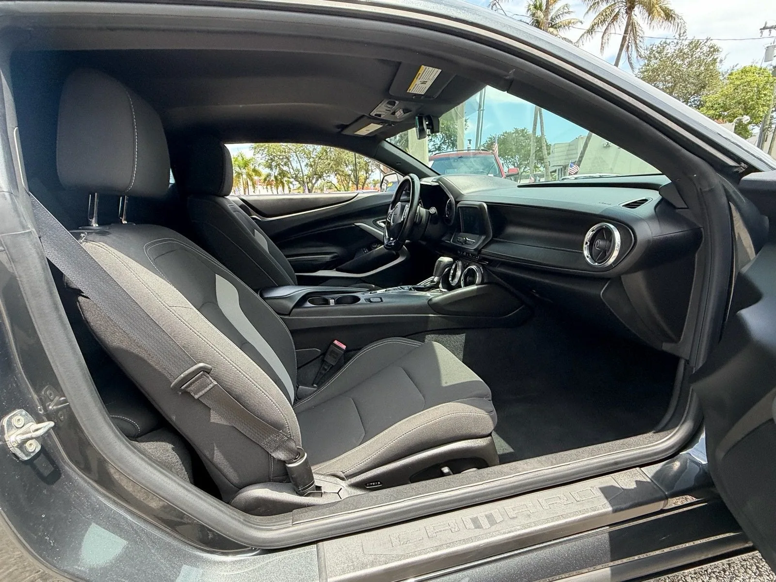 2018 Chevrolet Camaro 1LT photo 13