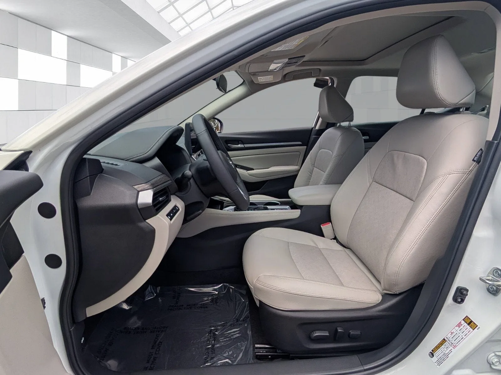 2025 Nissan Altima SL photo 9