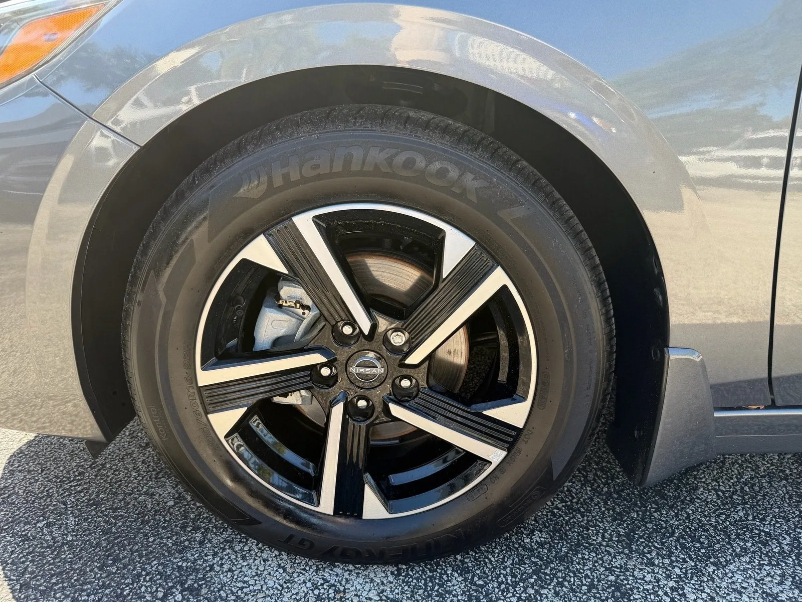 2024 Nissan Sentra SV photo 9