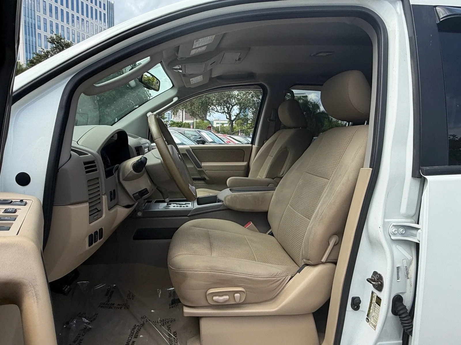 2011 Nissan Titan SV photo 9