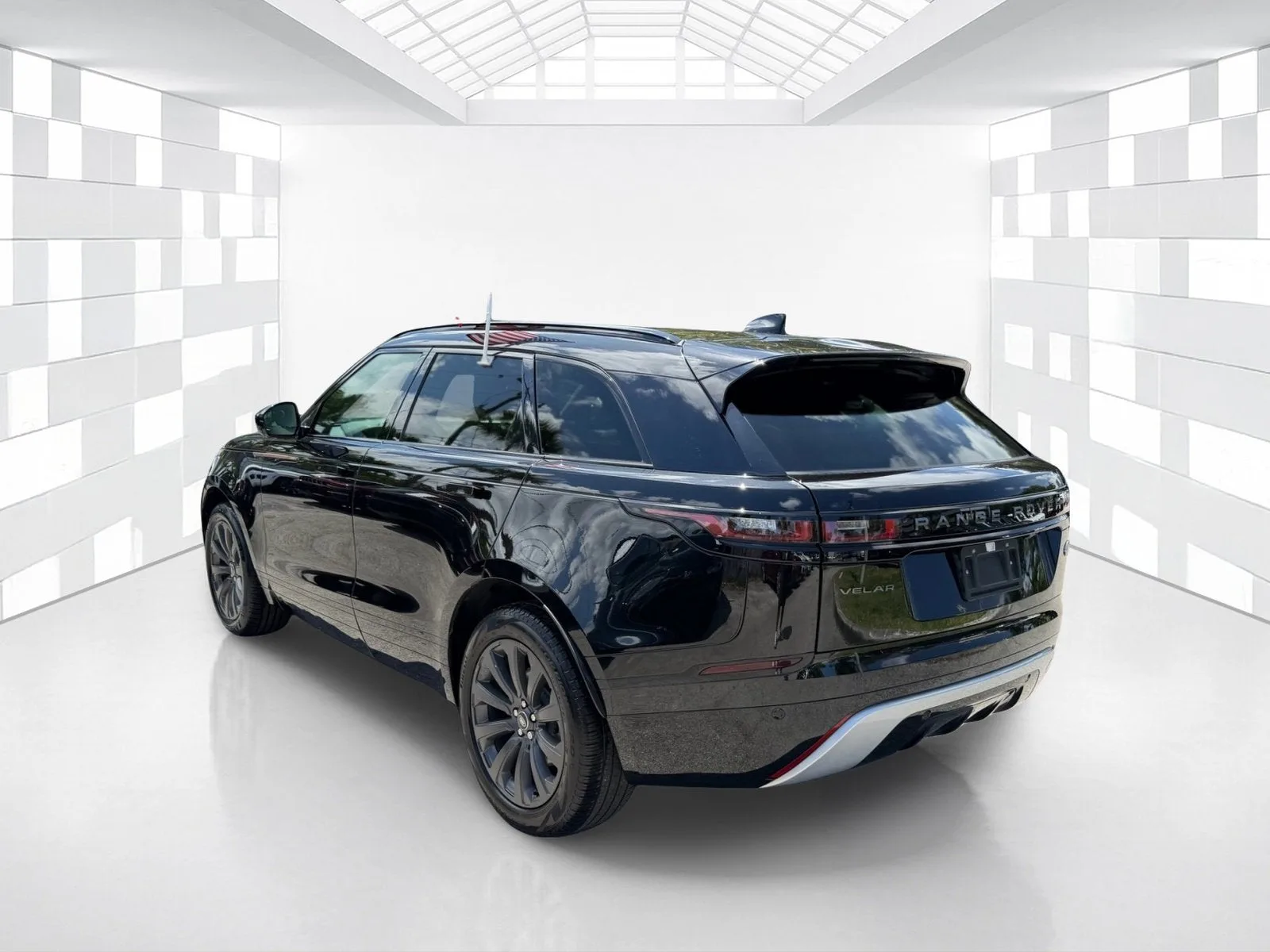 2022 Land Rover Range Rover Velar R-Dynamic S photo 5