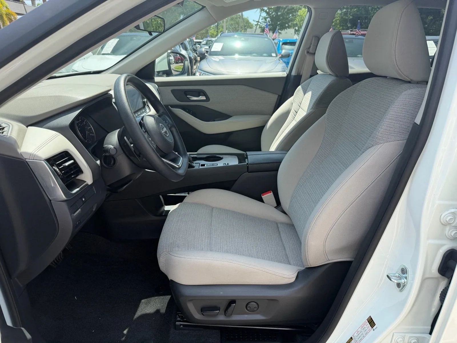 2023 Nissan Rogue SV photo 12