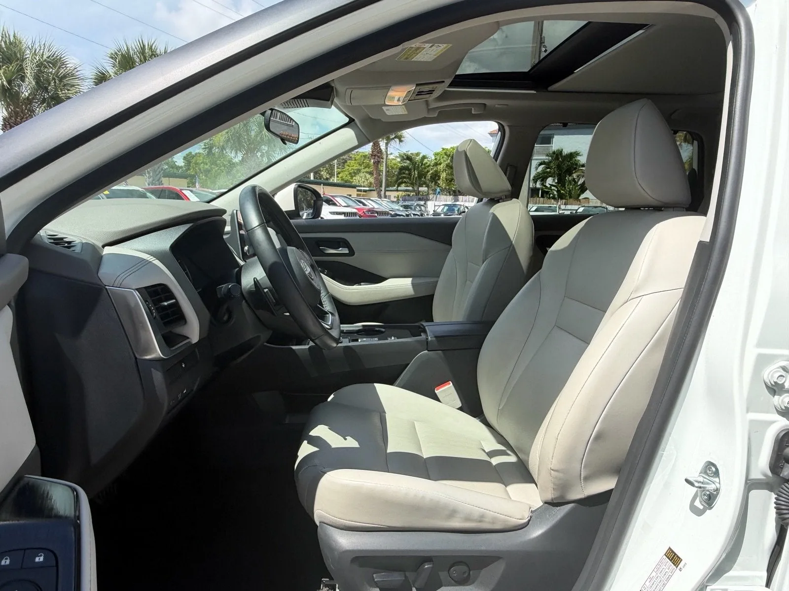 2023 Nissan Rogue SV photo 9