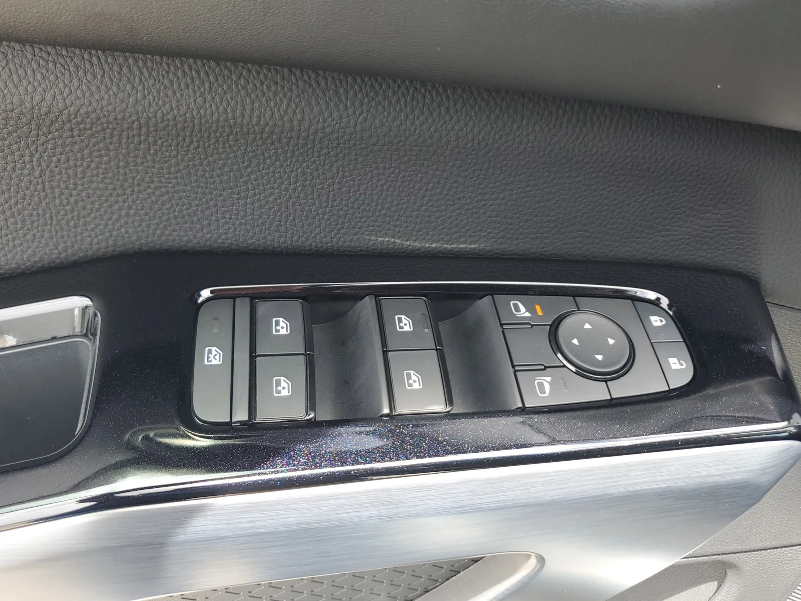 2025 Nissan Pathfinder SL photo 30