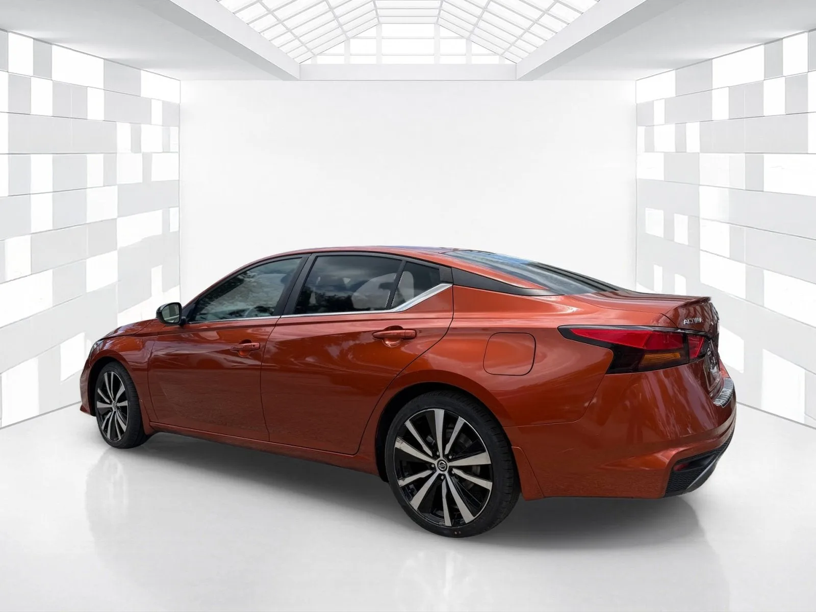 2022 Nissan Altima SR photo 5