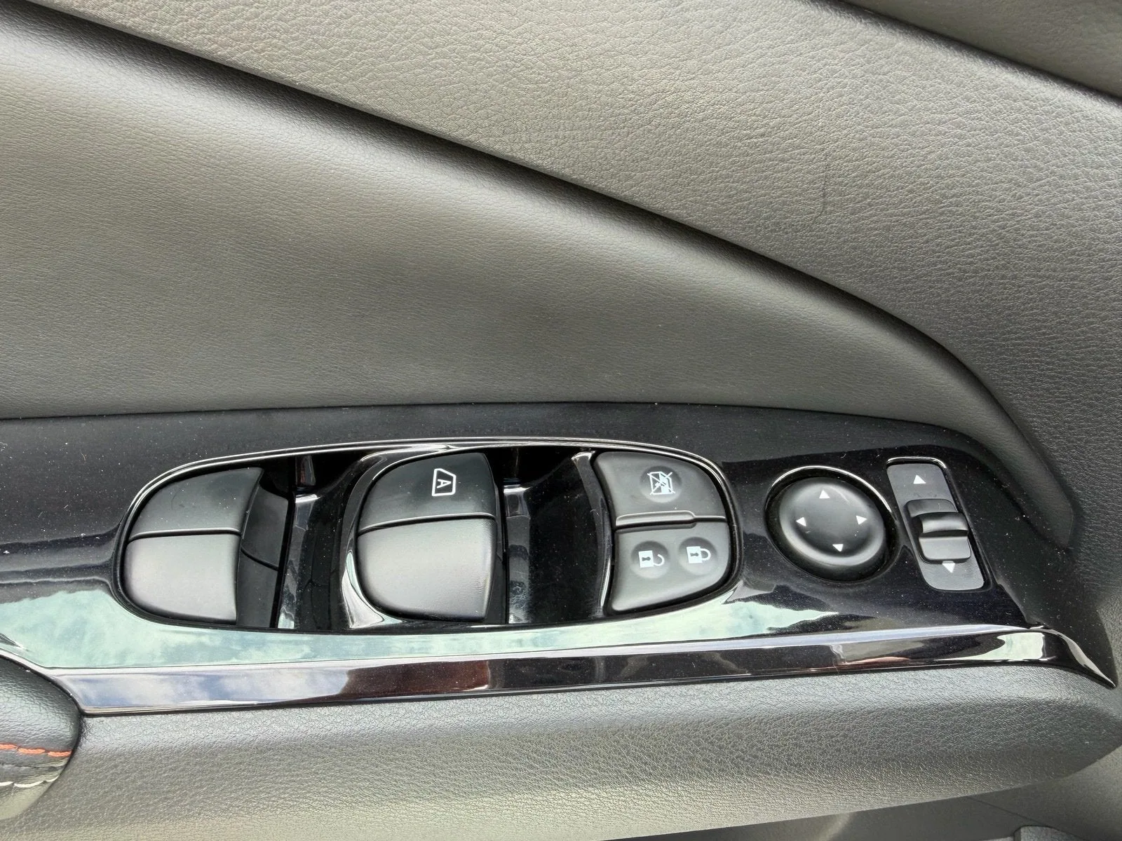 2025 Nissan Altima SR photo 21