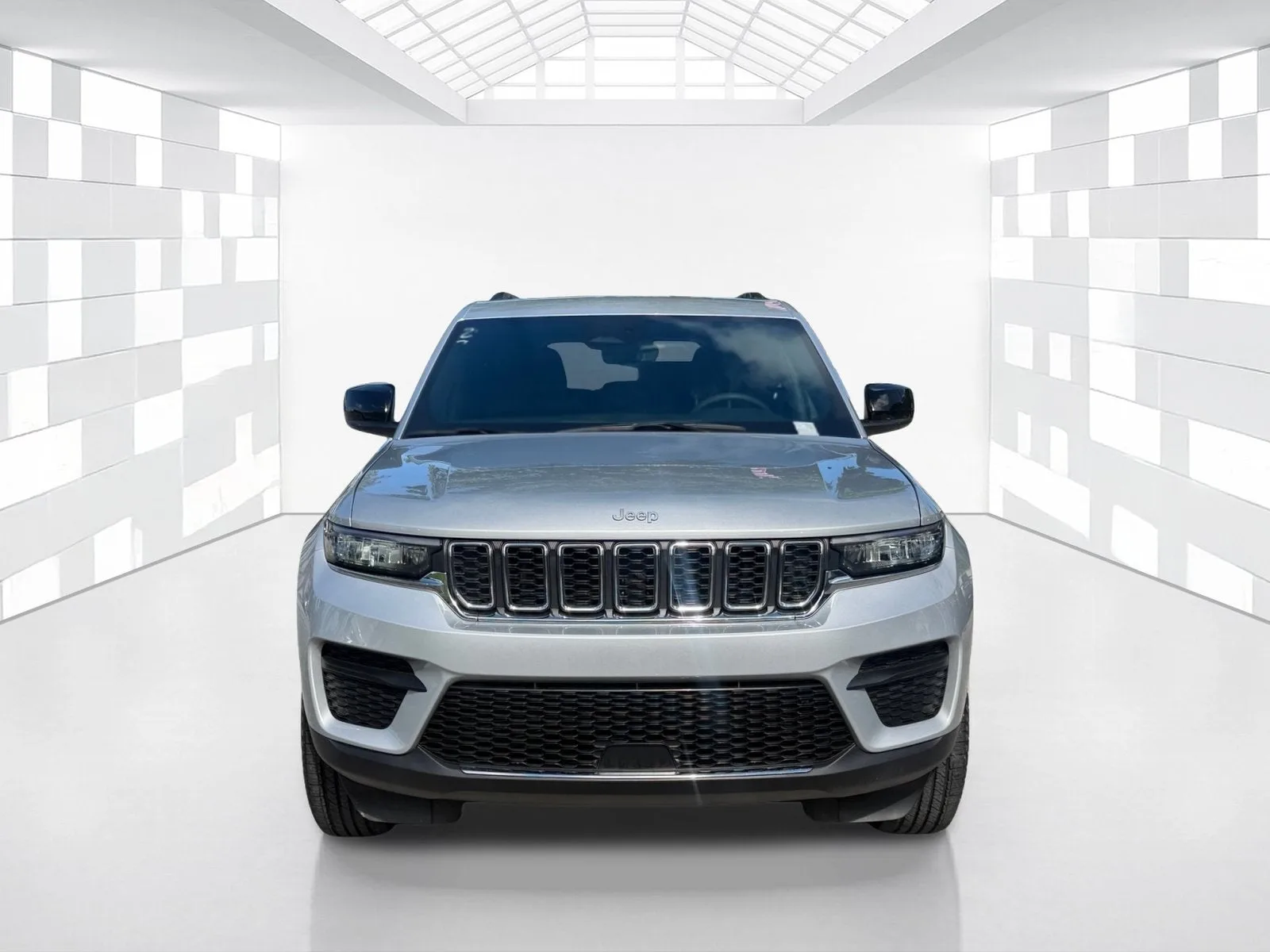 2025 Jeep Grand Cherokee Laredo photo 2