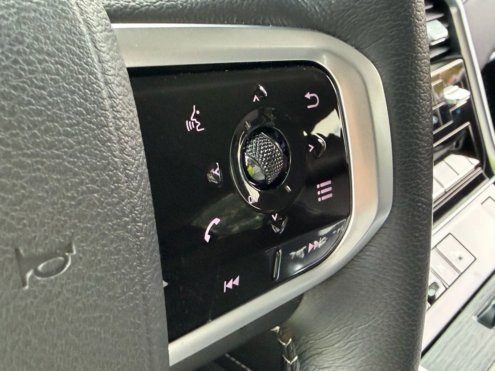 2026 Nissan Armada SV photo 28