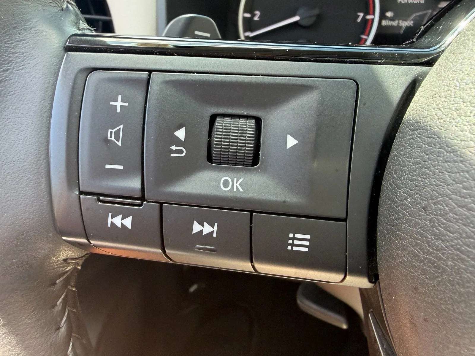 2023 Nissan Rogue SV photo 30