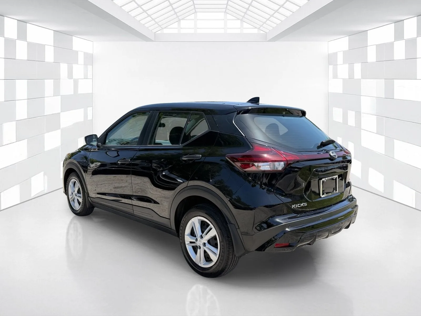 2025 Nissan Kicks Play S photo 5